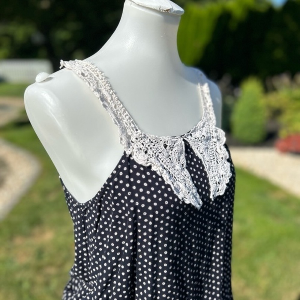 Peridot sleeveless, crochet, overlay top - Picture 6 of 10
